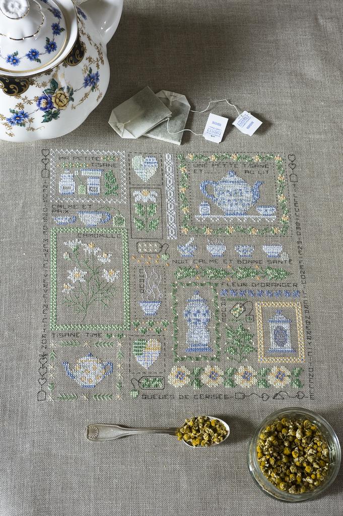 Découvrez le numéro 12 de Création Point de Croix (sep/oct 2011). Broderies d’automne : noisettes, châtaignes, champignons et nuances de saison pour décorer votre intérieur.