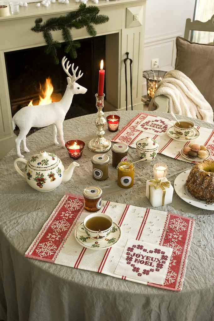 Découvrez le numéro 14 de Création Point de Croix (nov/déc 2011). Cadeaux brodés faits main, décorations de Noël et idées créatives pour les fêtes de fin d’année.