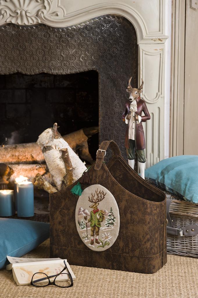 Découvrez le numéro 27 du magazine point de croix César Editions (jan/fév 2013). Créations hivernales, motifs neige et montagne, idées broderie pour bien commencer l’année.
