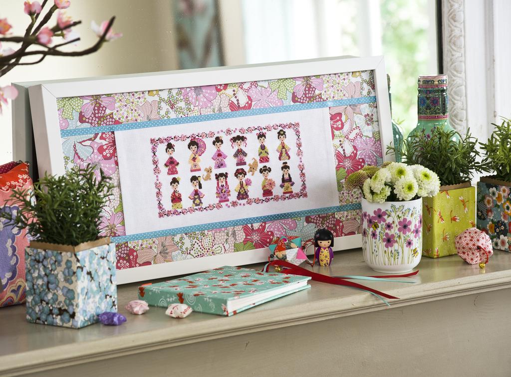 Découvrez le numéro 29 de Création Point de Croix (mar/avr 2013). Broderies de printemps : Kokeshi japonaises, fleurs de cerisier et motifs tendres pour les brodeuses.