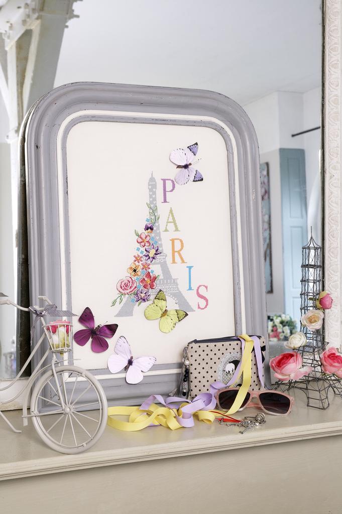 Création Point de Croix N°36 : accessoires brodés, inspiration parisienne, préparatifs mariage et cadeaux personnalisés. Grilles exclusives – 6,10 €.