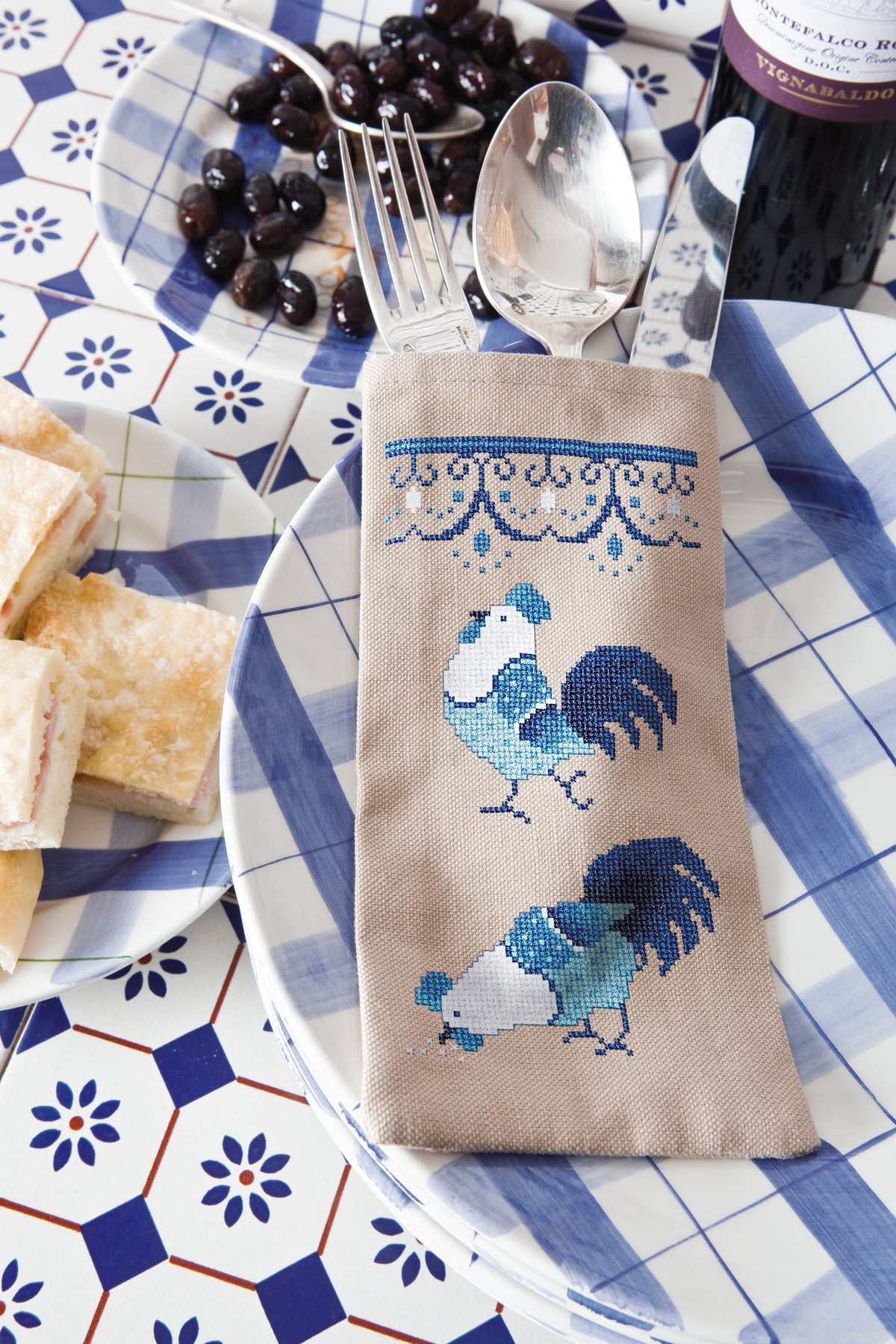 Création Point de Croix N°38 HS : +30 modèles jardin, animaux, papillons, fête des pères et Belle Époque. Grilles exclusives – 6,99 €.