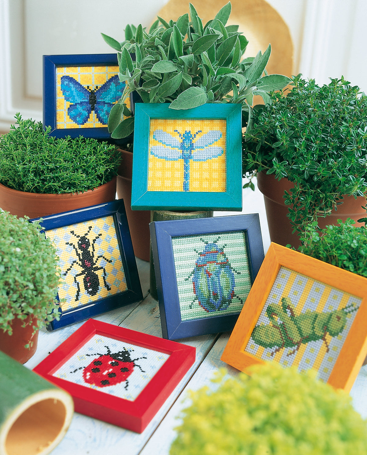 Hors-série Point de Croix : jardin, animaux, papillons et fête des pères. Une trentaine de grilles inédites par César Editions.