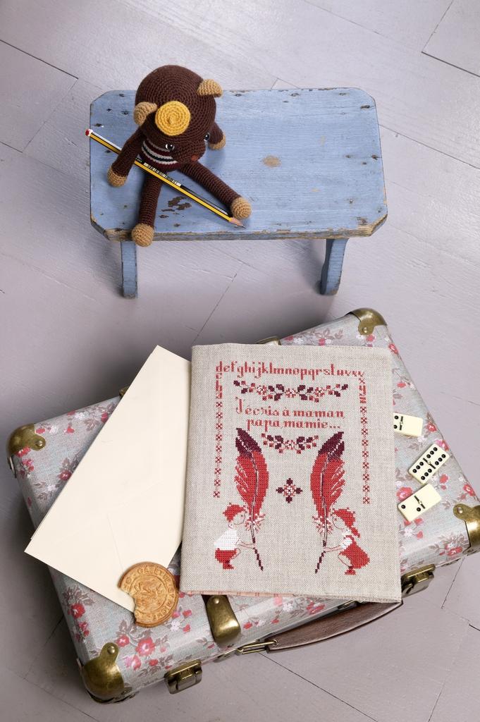 Création Point de Croix N°40 : Bretagne, plage, îles et accessoires enfants brodés. ABC mer et motifs ensoleillés. Grilles exclusives – 6,10 €.