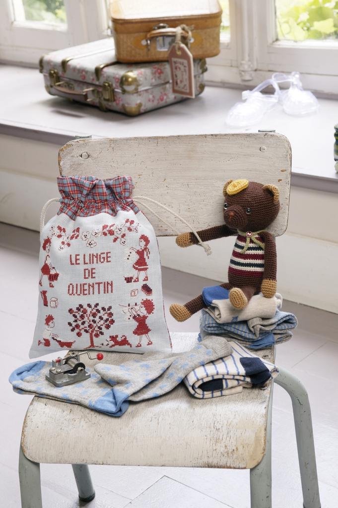 Création Point de Croix N°40 : Bretagne, plage, îles et accessoires enfants brodés. ABC mer et motifs ensoleillés. Grilles exclusives – 6,10 €.