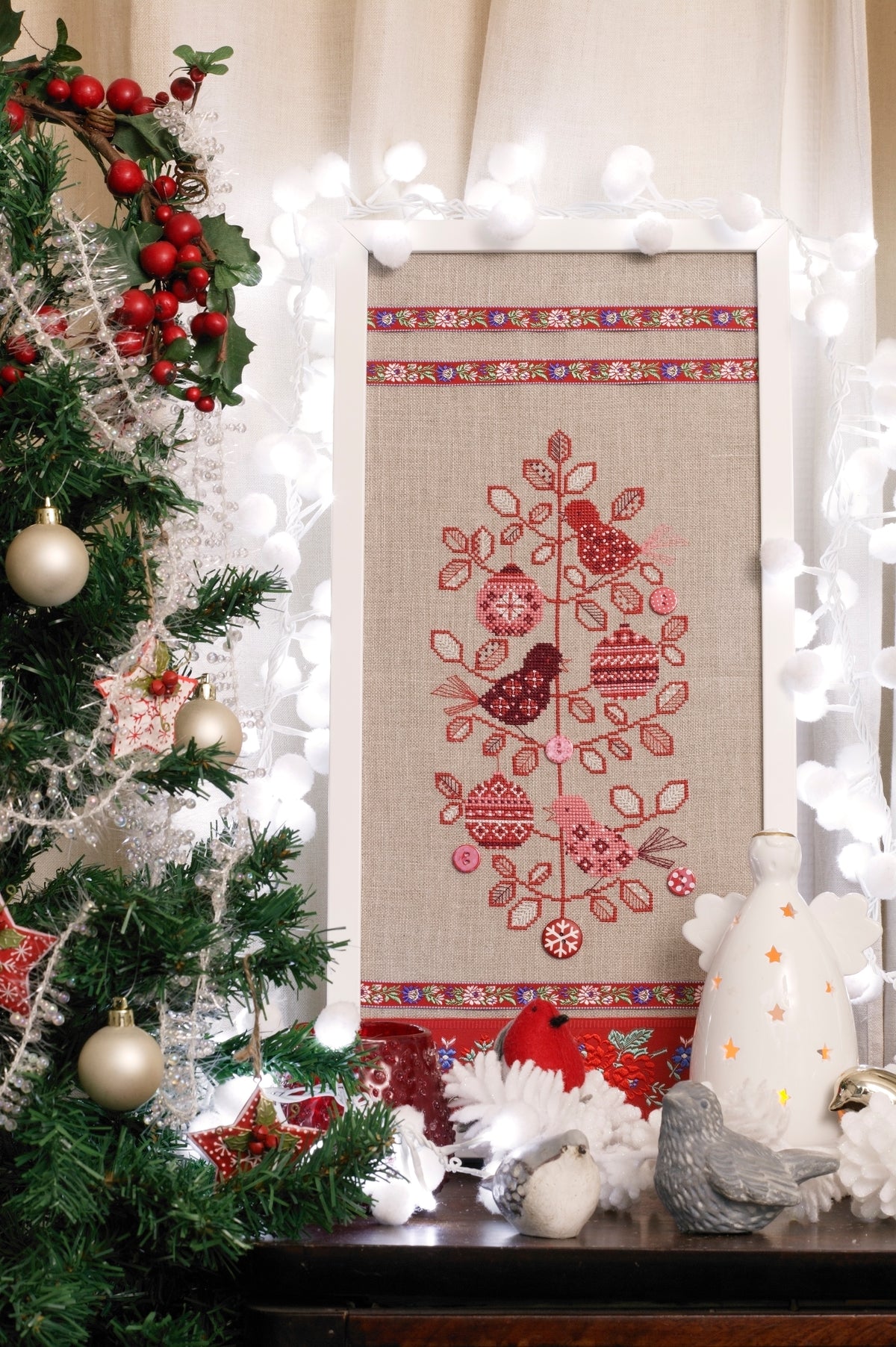 Création Point de Croix N°43 HS : +25 modèles Noël – bottes, calendrier de l’Avent, flocons, boutique Le Lutin et déco fêtes. 6,99 €.