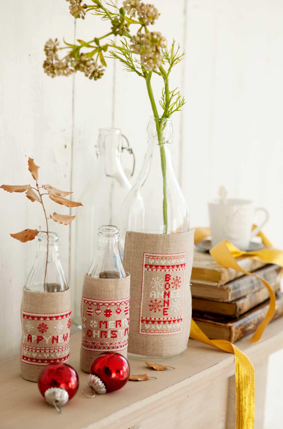Création Point de Croix N°43 HS : +25 modèles Noël – bottes, calendrier de l’Avent, flocons, boutique Le Lutin et déco fêtes. 6,99 €.