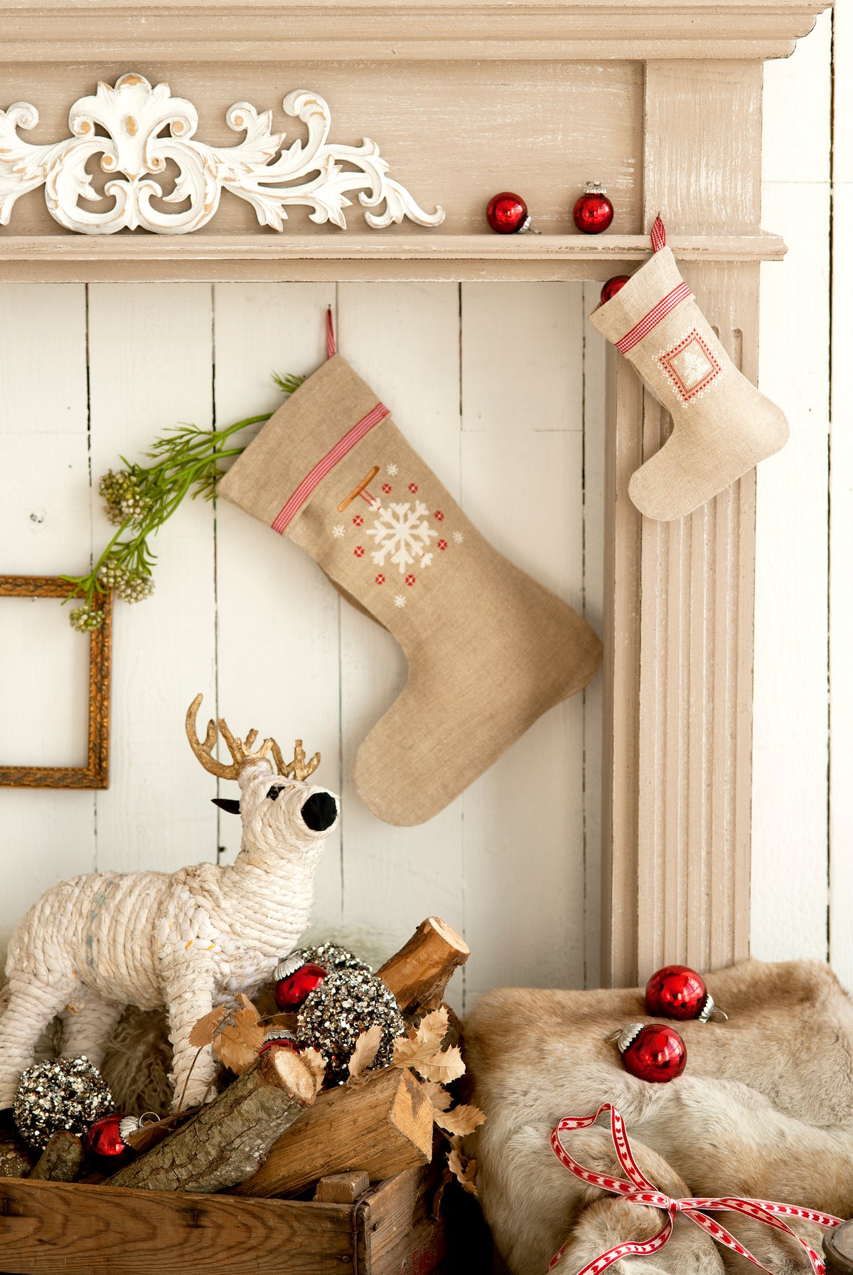 Création Point de Croix N°43 HS : +25 modèles Noël – bottes, calendrier de l’Avent, flocons, boutique Le Lutin et déco fêtes. 6,99 €.