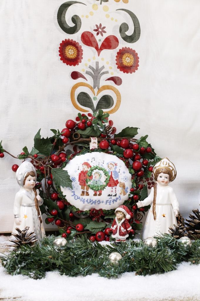 Création Point de Croix N°44 : Noël scandinave, coussins rennes, cartes de vœux brodées, nichoir et déco fêtes. Grilles exclusives – 6,10 €.