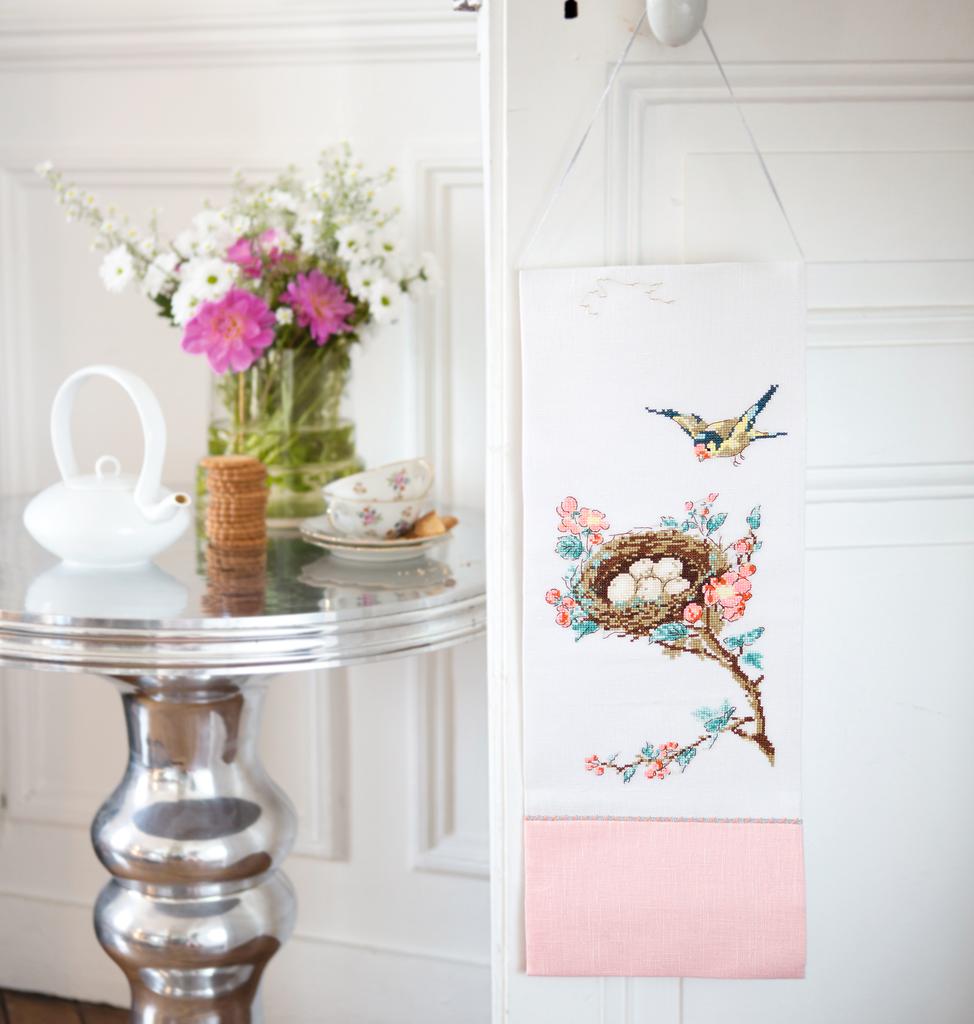 Création Point de Croix N°49 : motifs printaniers, herbes aromatiques, chouettes, modèles bébé et tablier. Grilles exclusives – 6,10 €.