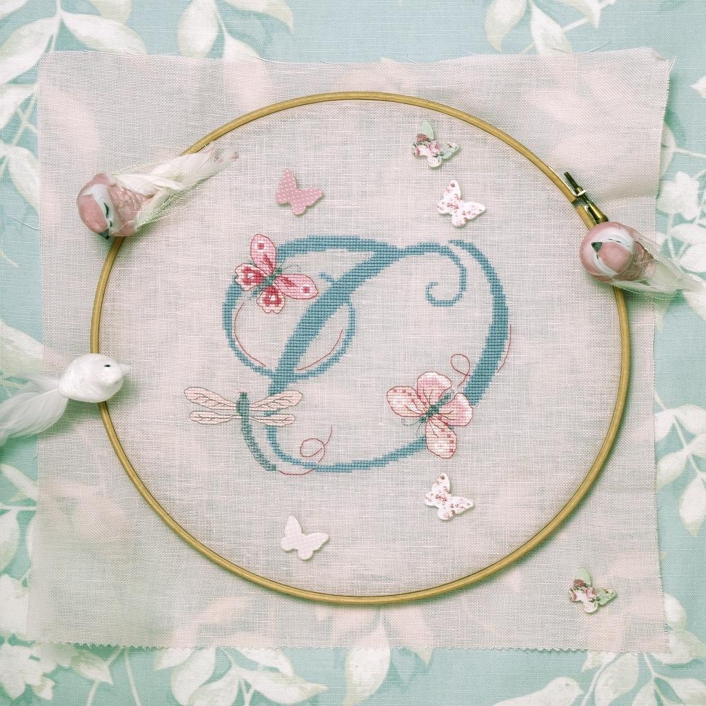 Création Point de Croix N°49 : motifs printaniers, herbes aromatiques, chouettes, modèles bébé et tablier. Grilles exclusives – 6,10 €.