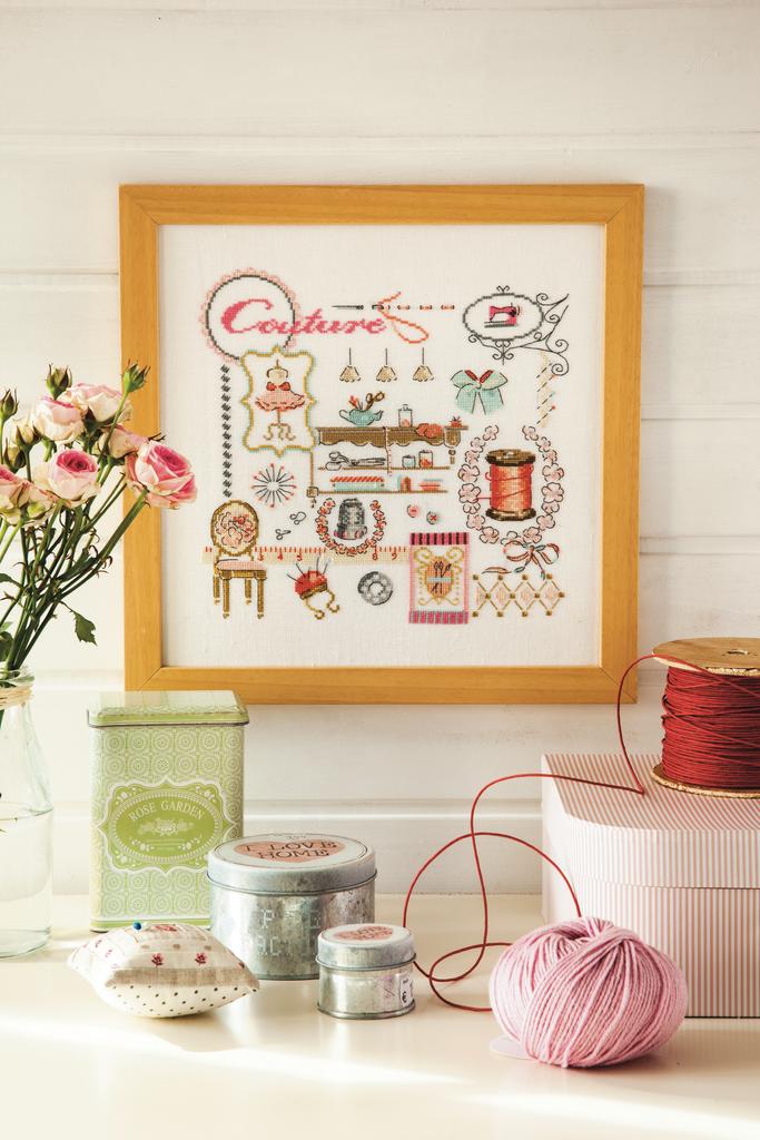 Découvrez Création Point de Croix N°50 (Mai/Juin 2015) : fleurs, oiseaux, mode parisienne années 50 et grilles couture. Grilles inédites par César Editions.