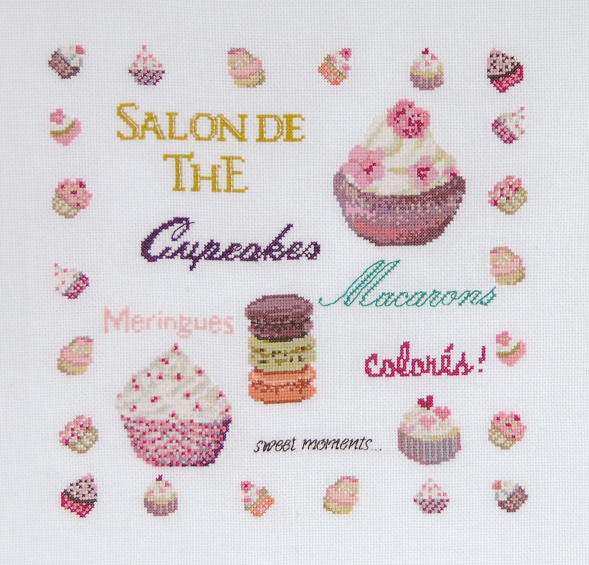 Découvrez Création Point de Croix N°51 Hors-Série Pâtisserie : cupcakes, bonbons, glaces et douceurs brodées. Grilles gourmandes par César Editions.