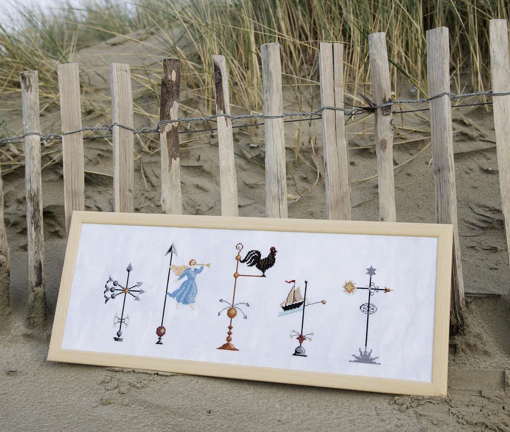 Magazine Point de Croix N°52 (Juil/Août 2015) : motifs marins, phàres, ancres et tables d’été brodées. Grilles inédites par César Editions.