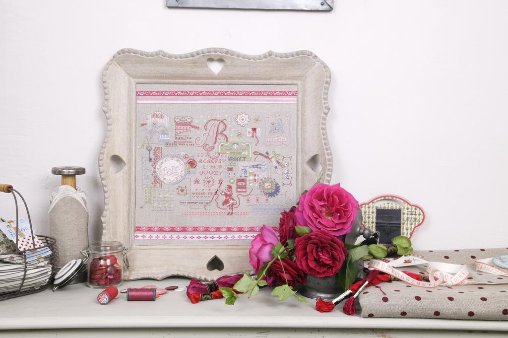 Découvrez Création Point de Croix N°53 (Sep/Oct 2015) : motifs automne, champignons, Paris et ateliers de couture. Grilles inédites par César Editions.