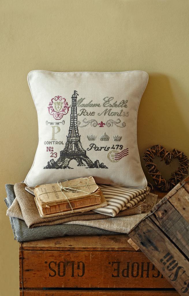 Découvrez Création Point de Croix N°53 (Sep/Oct 2015) : motifs automne, champignons, Paris et ateliers de couture. Grilles inédites par César Editions.