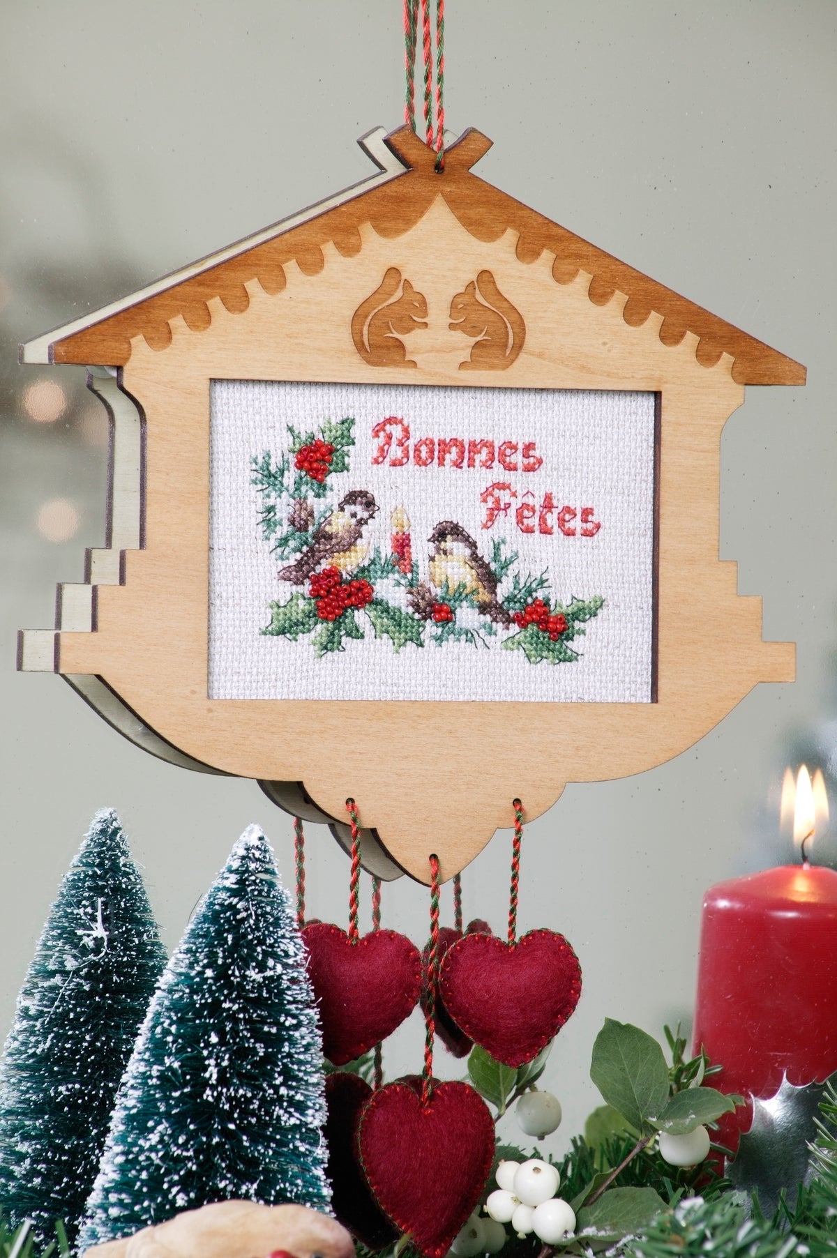 Création Point de Croix N°54 Hors-Série Noël (Novembre/Décembre 2015) : bottes, calendrier de l’avent, nappes et déco fêtes brodées. Grilles inédites par César Editions.