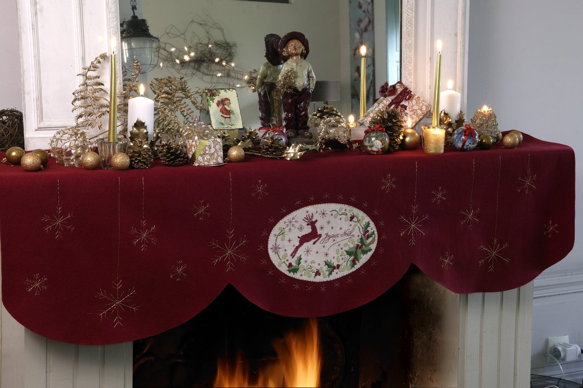 Création Point de Croix N°54 Hors-Série Noël (Novembre/Décembre 2015) : bottes, calendrier de l’avent, nappes et déco fêtes brodées. Grilles inédites par César Editions.
