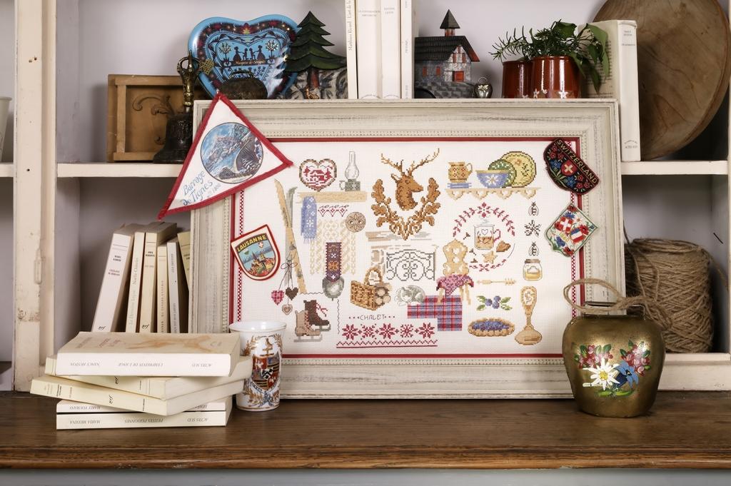 Création Point de Croix N°55 (Janvier/Février 2016) : grilles pour personnaliser serviettes, nappes et linge de maison. Motifs élégants par César Editions.