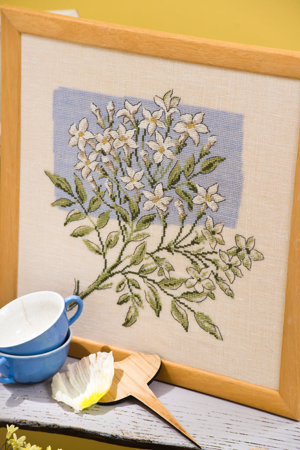 Création Point de Croix N°58 Hors-Série : coquelicot, hortensia, clématite et fleurs du jardin. Grilles inédites de Véronique Enginger – César Editions.