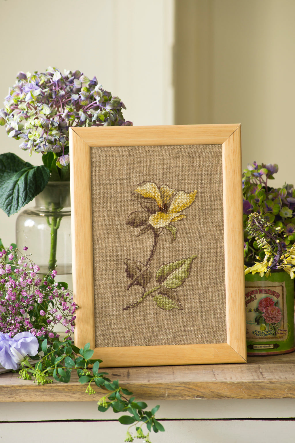 Création Point de Croix N°58 Hors-Série : coquelicot, hortensia, clématite et fleurs du jardin. Grilles inédites de Véronique Enginger – César Editions.
