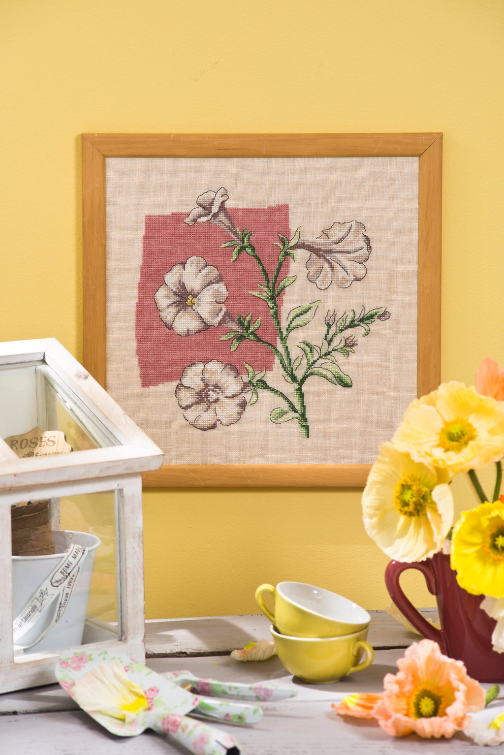 Création Point de Croix N°58 Hors-Série : coquelicot, hortensia, clématite et fleurs du jardin. Grilles inédites de Véronique Enginger – César Editions.
