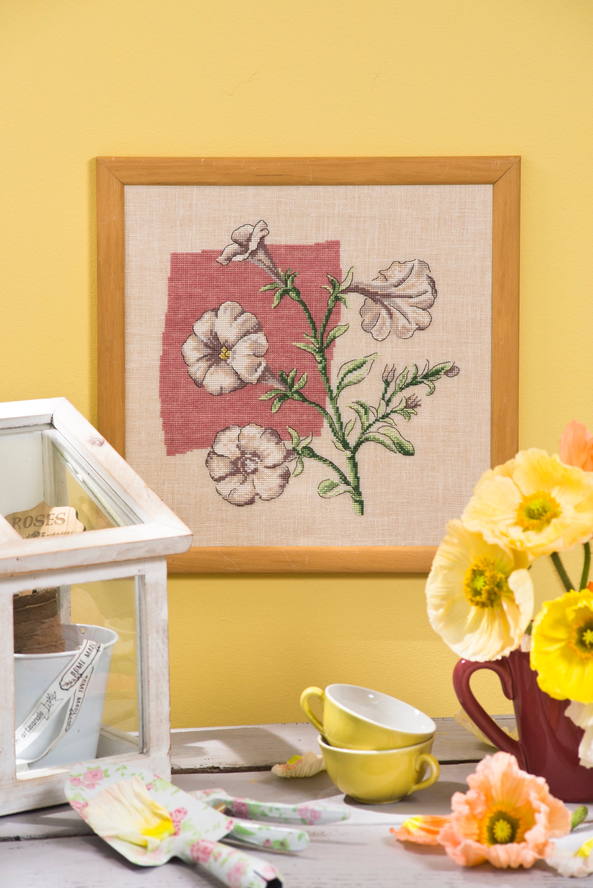 Création Point de Croix N°58 Hors-Série : coquelicot, hortensia, clématite et fleurs du jardin. Grilles inédites de Véronique Enginger – César Editions.