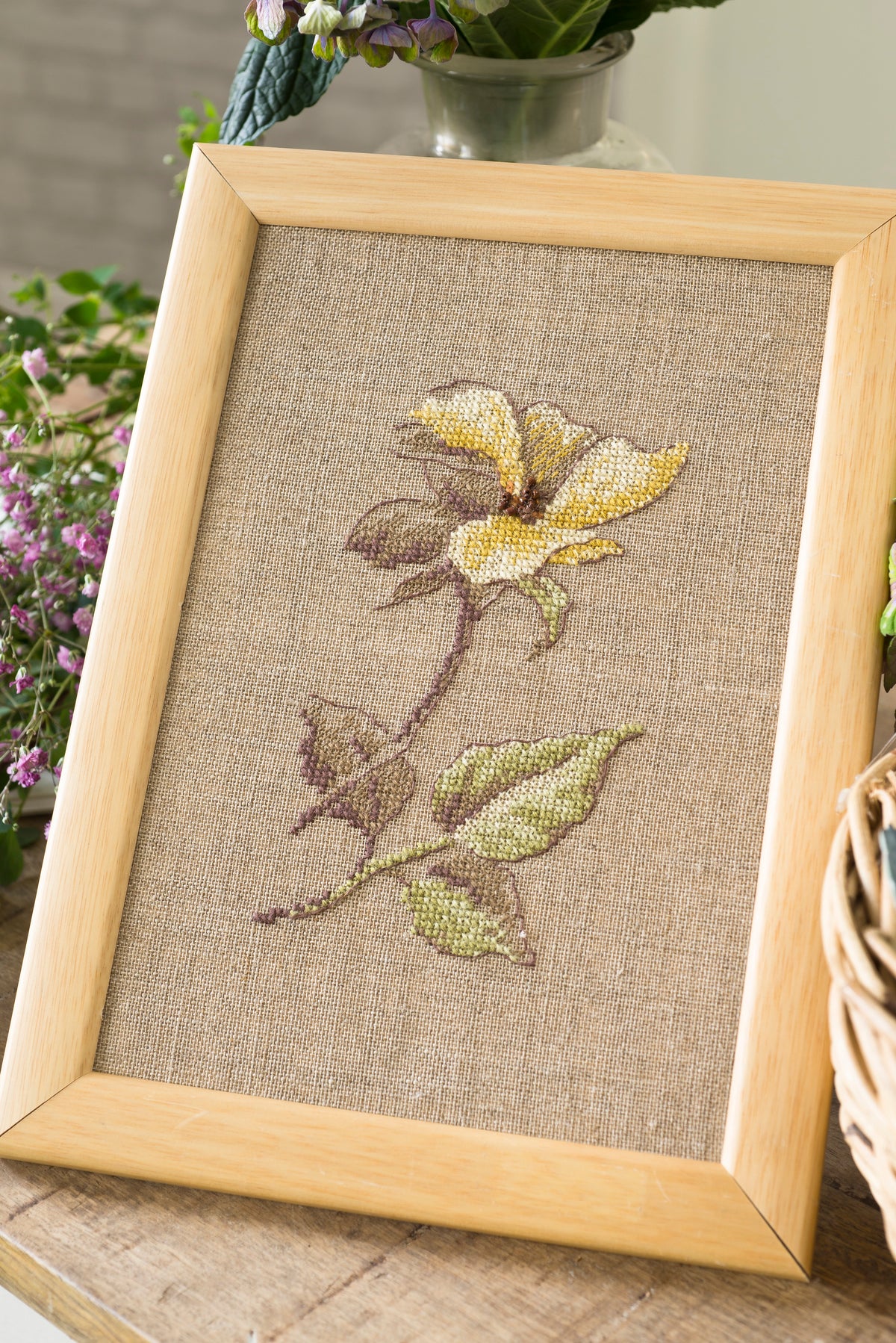 Création Point de Croix N°58 Hors-Série : coquelicot, hortensia, clématite et fleurs du jardin. Grilles inédites de Véronique Enginger – César Editions.