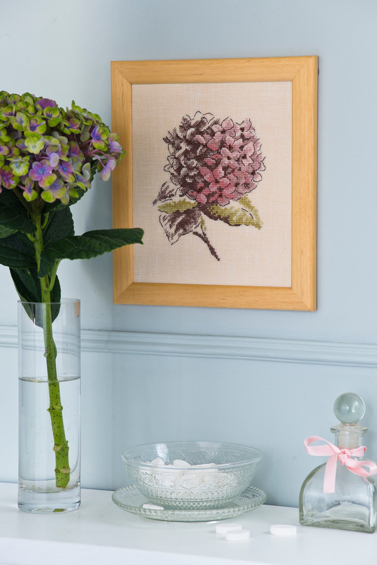 Création Point de Croix N°58 Hors-Série : coquelicot, hortensia, clématite et fleurs du jardin. Grilles inédites de Véronique Enginger – César Editions.