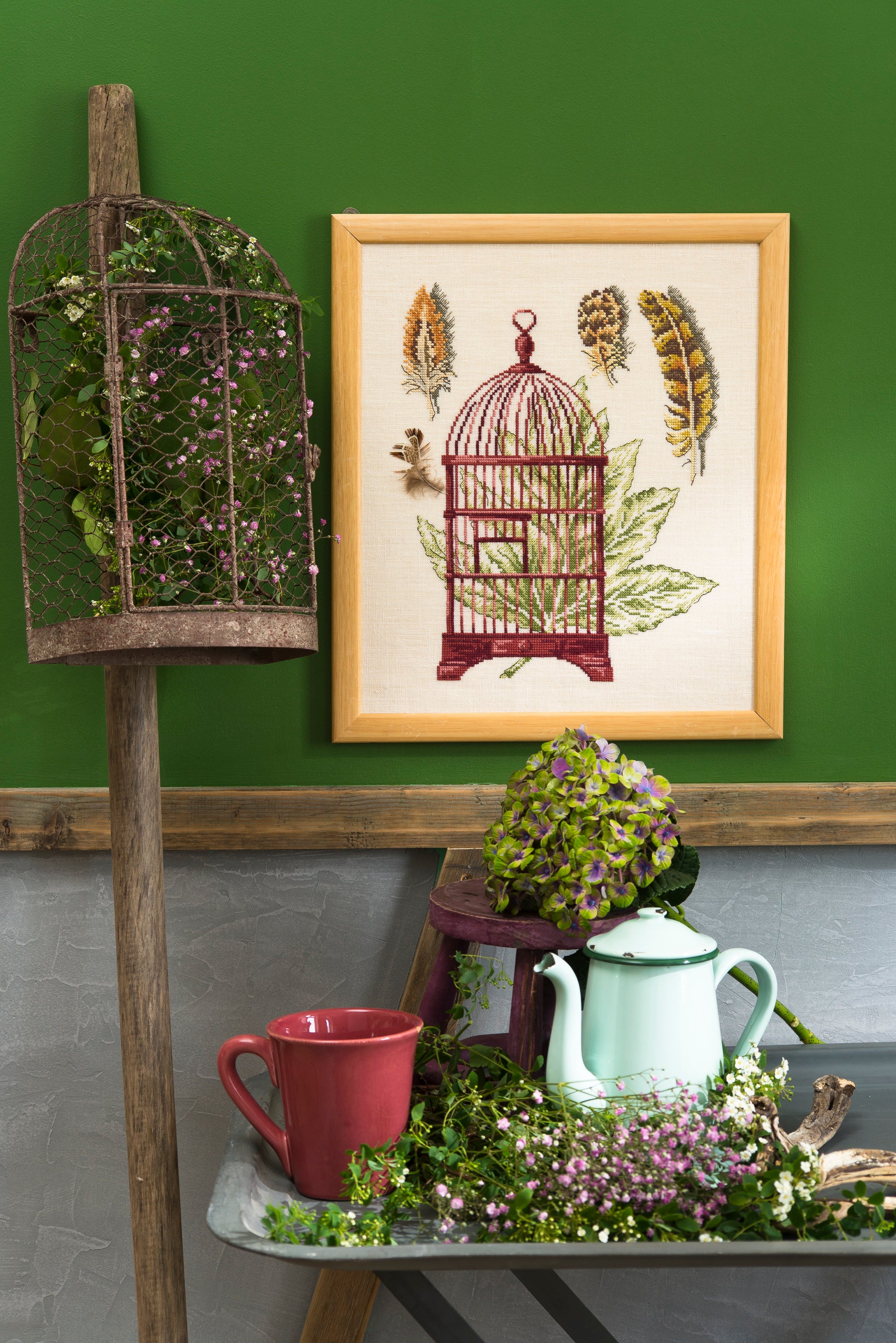 Création Point de Croix N°58 Hors-Série : coquelicot, hortensia, clématite et fleurs du jardin. Grilles inédites de Véronique Enginger – César Editions.