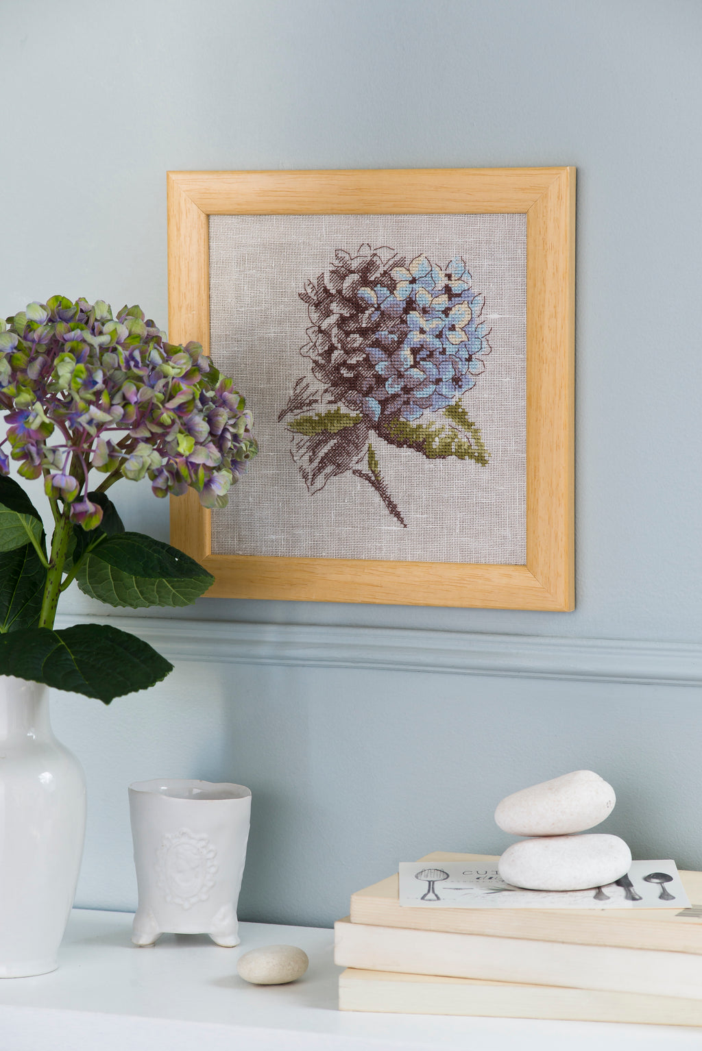 Création Point de Croix N°58 Hors-Série : coquelicot, hortensia, clématite et fleurs du jardin. Grilles inédites de Véronique Enginger – César Editions.