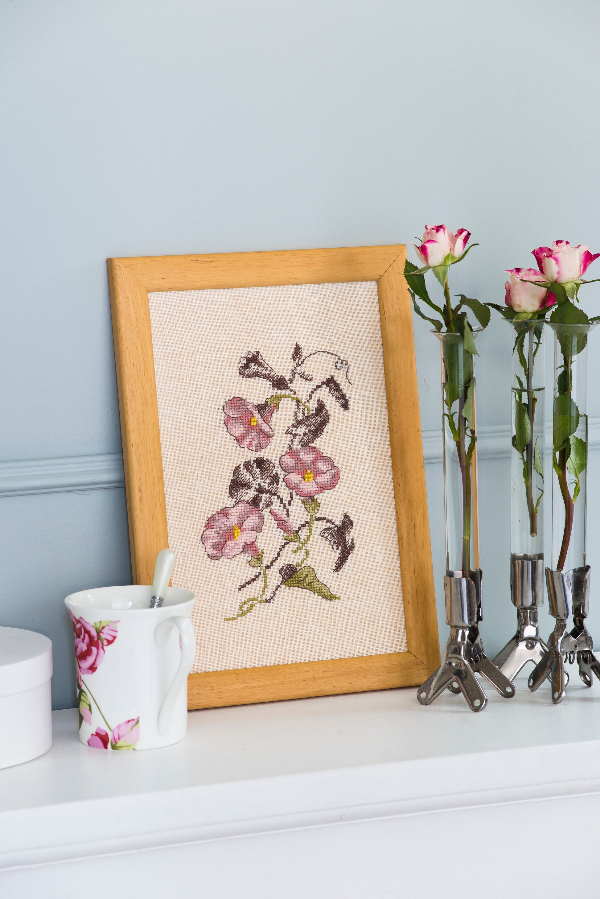 Création Point de Croix N°58 Hors-Série : coquelicot, hortensia, clématite et fleurs du jardin. Grilles inédites de Véronique Enginger – César Editions.