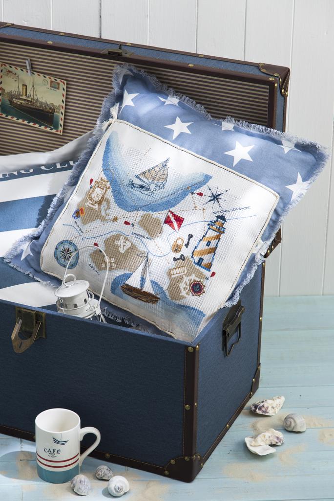 Création Point de Croix N°59 : spécial été bord de mer – nappes, trousses, carte marine et accessoires brodés. Grilles inédites Juil/Août 2016.