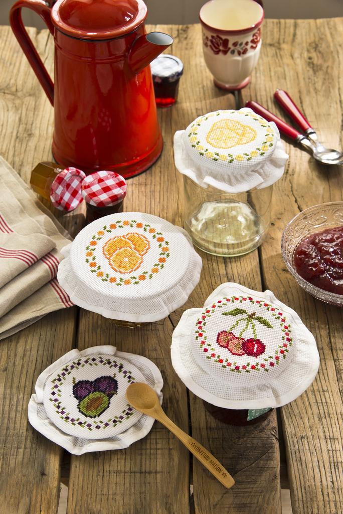 Création Point de Croix N°60 : linge ancien, coussins, cèpes et motifs rentrée. Grilles inédites automne 2016 – César Editions.