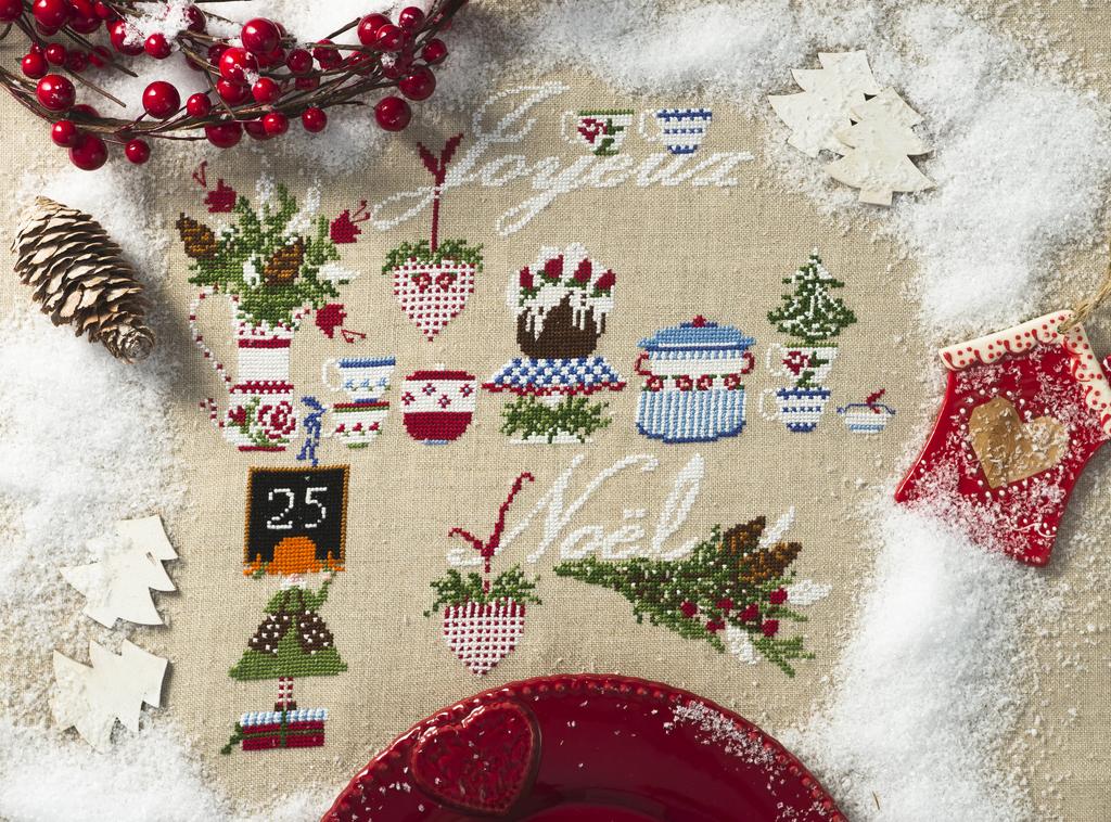 Magazine Point de Croix N°61 (Nov/Déc 2016) : spécial Noël avec nappes, chaussettes et cadeaux brodés. Grilles inédites par César Editions.