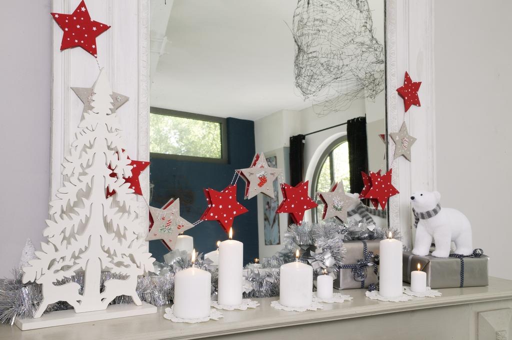 Création Point de Croix N°61 : spécial Noël – nappe, chaussette, sac du Père Noël et cadeaux brodés. Grilles inédites Nov/Déc 2016.