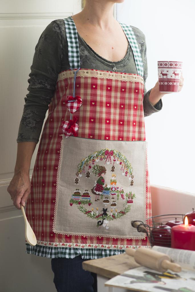 Création Point de Croix N°61 : spécial Noël – nappe, chaussette, sac du Père Noël et cadeaux brodés. Grilles inédites Nov/Déc 2016.