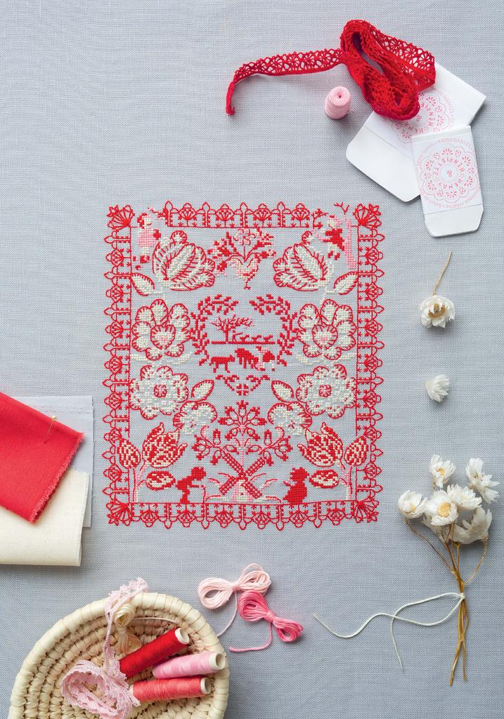 Magazine Point de Croix N°61 (Nov/Déc 2016) : spécial Noël avec nappes, chaussettes et cadeaux brodés. Grilles inédites par César Editions.