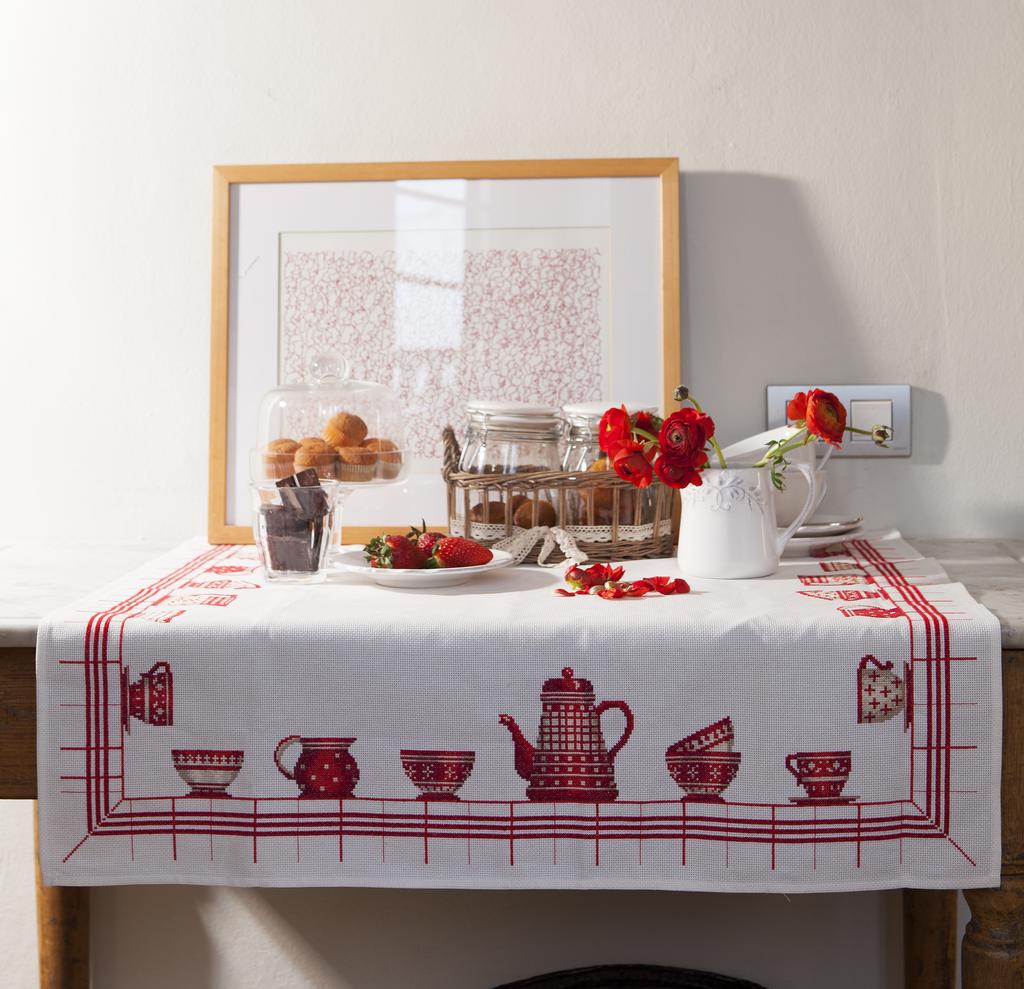 Création Point de Croix N°62 : motifs montagne, Tyrol, Sissi et Petit Chaperon Rouge. Grilles inédites hiver 2017 – César Editions.