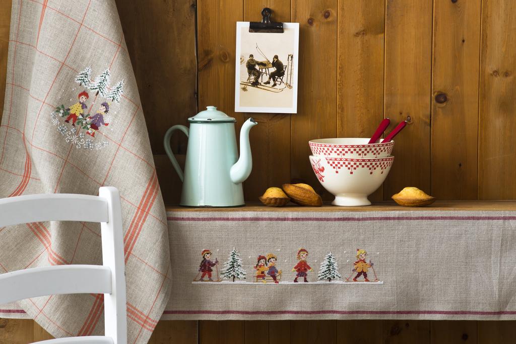 Création Point de Croix N°62 : motifs montagne, Tyrol, Sissi et Petit Chaperon Rouge. Grilles inédites hiver 2017 – César Editions.