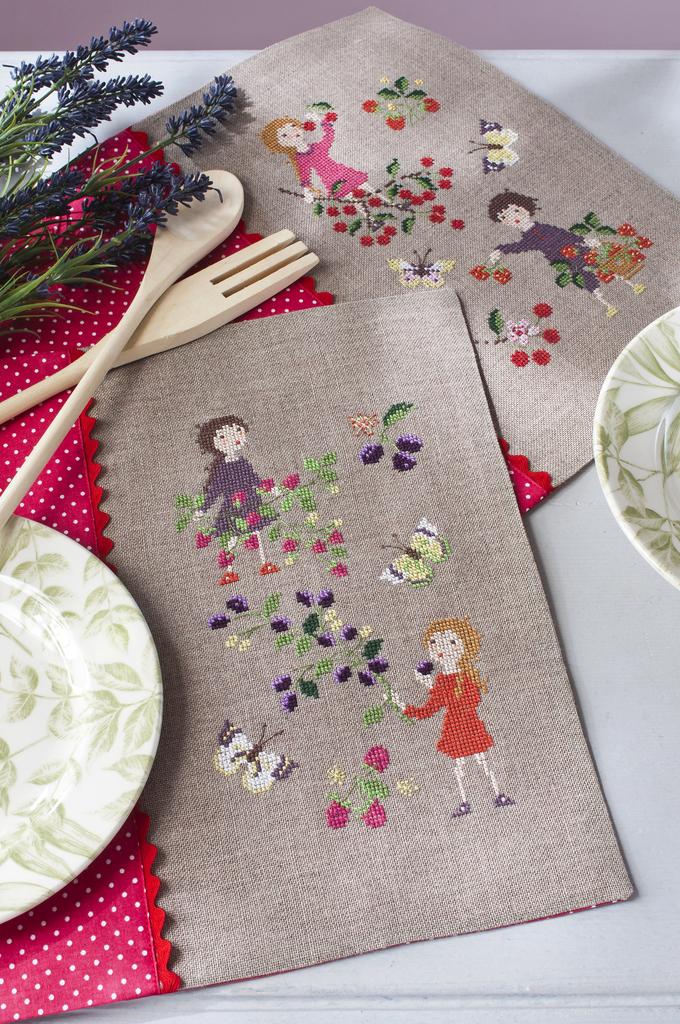 Création Point de Croix N°64 : broderies fleuries et printanières, motifs oiseaux, feuilles et projets gourmands. Mai/Juin 2017.