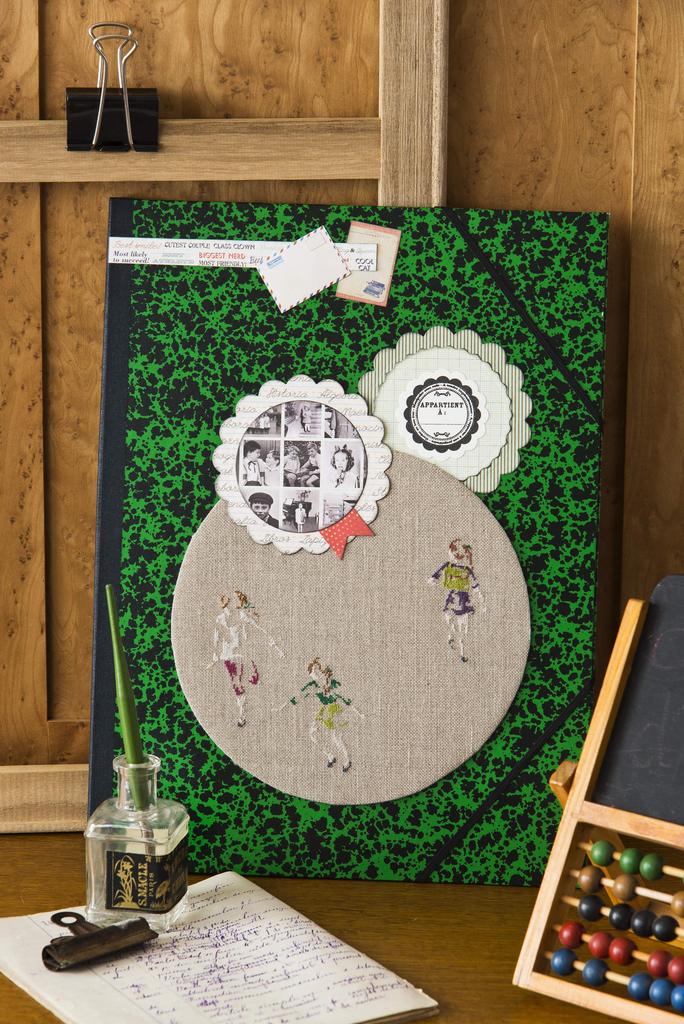 Création Point de Croix N°66 : grilles de point de croix sur le thème de la rentrée et de l'automne – rangement, accessoires scolaires et décoration. Sept/Oct 2017.