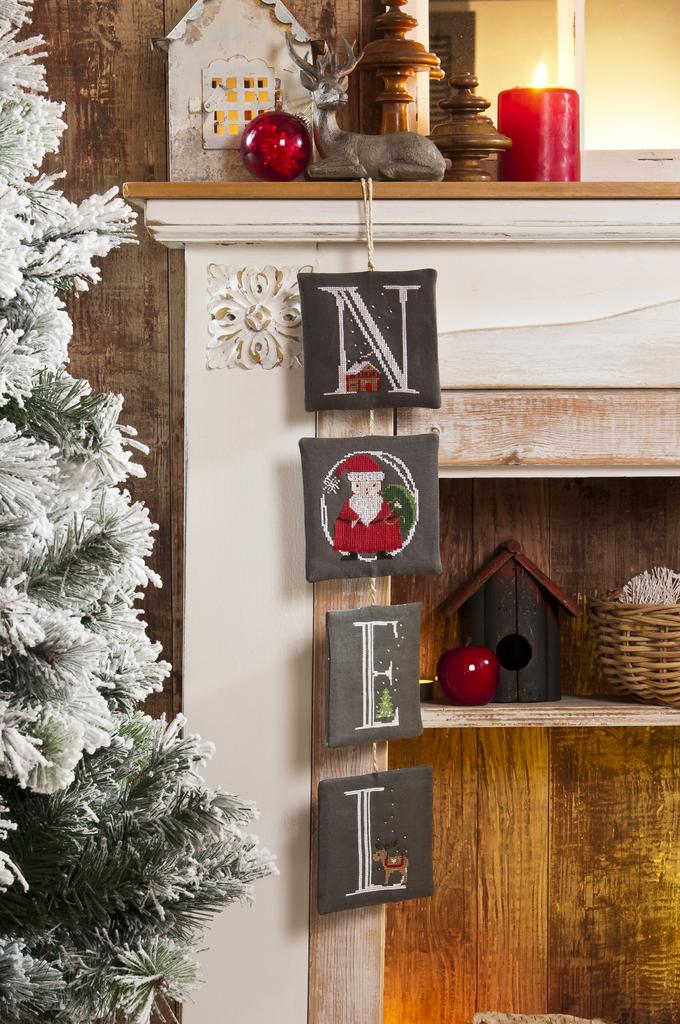 Création Point de Croix N°67 : grilles de point de croix sur le thème de Noël – cadeaux faits main, décorations et créations de fêtes. Nov/Déc 2017.