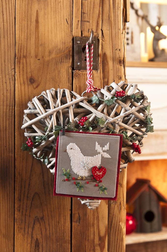 Création Point de Croix N°67 : grilles de point de croix sur le thème de Noël – cadeaux faits main, décorations et créations de fêtes. Nov/Déc 2017.