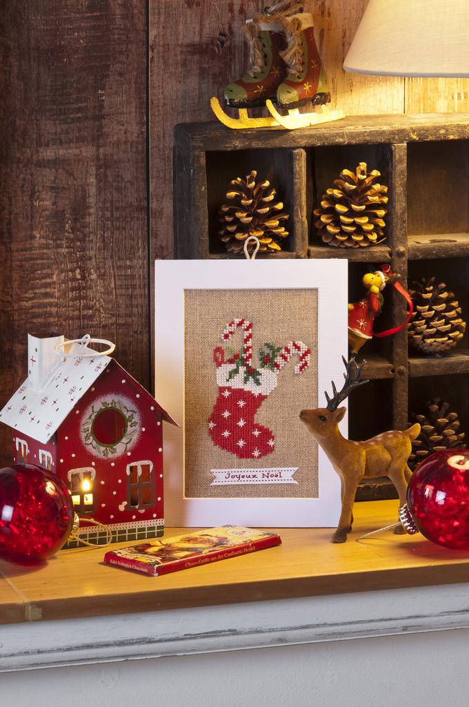 Création Point de Croix N°67 : grilles de point de croix sur le thème de Noël – cadeaux faits main, décorations et créations de fêtes. Nov/Déc 2017.