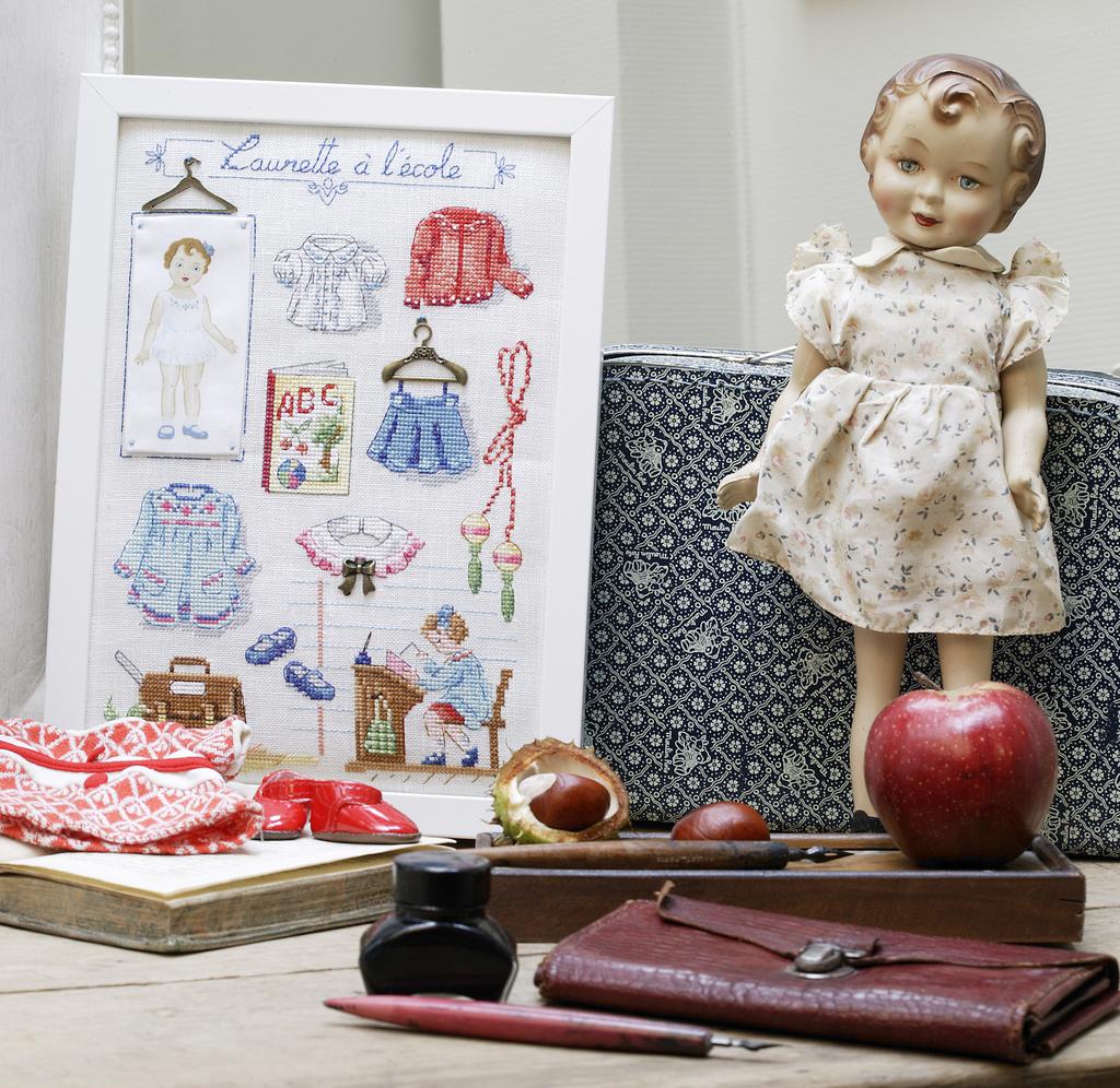 Création Point de Croix N°72 : grilles de point de croix sur le thème de la rentrée et de l'automne – sacs, torchons, champignons et accessoires scolaires. Sept/Oct 2018.