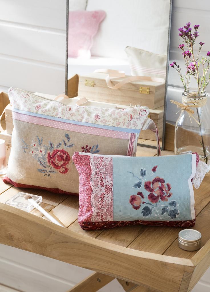 Création Point de Croix N°75 : grilles de point de croix sur le thème de Pâques et du printemps – sacs, tablier, chemin de table et motifs de saison. Mars/Avril 2019.
