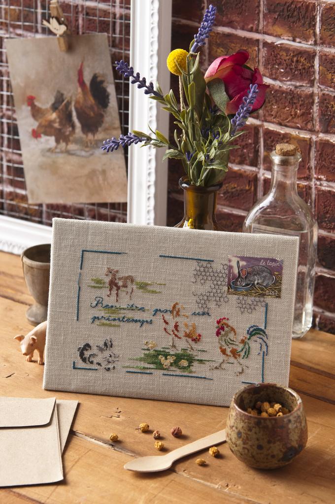 Création Point de Croix N°75 : grilles de point de croix sur le thème de Pâques et du printemps – sacs, tablier, chemin de table et motifs de saison. Mars/Avril 2019.