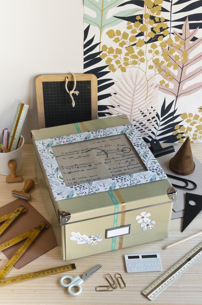 Magazine Création Point de Croix N°96 : motifs marins, trousse et sac d’école brodés, portraits au point de croix pour la rentrée automne 2022. César Editions.