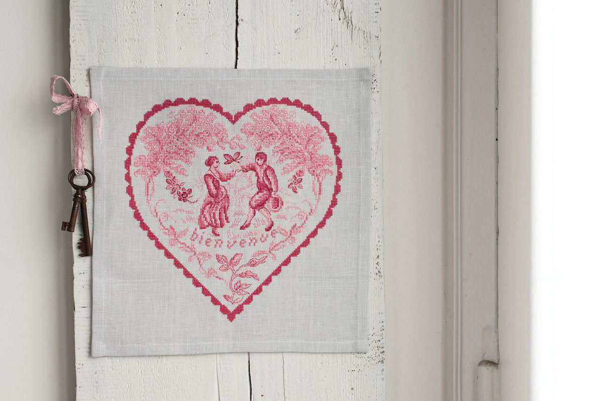 Découvrez Esprit de Famille, un magazine de broderie point de croix en hommage à l’art du fil : galons, rubans, mercerie et motifs intemporels. 